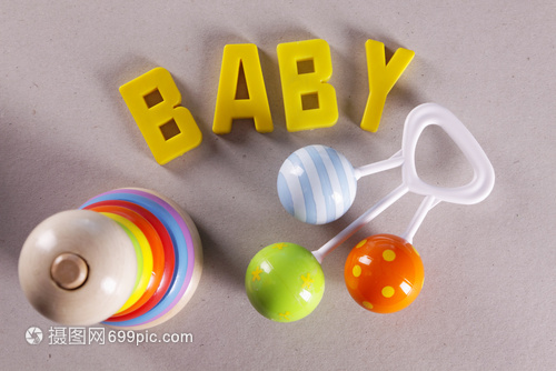 被玥儿用荧光笔画了一条歪歪扭扭的线