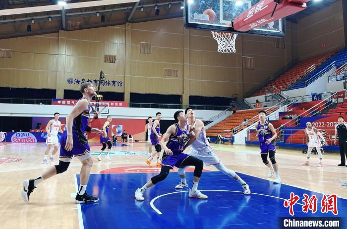 成都主场四川男篮111比89击败北京北控，豪取两连