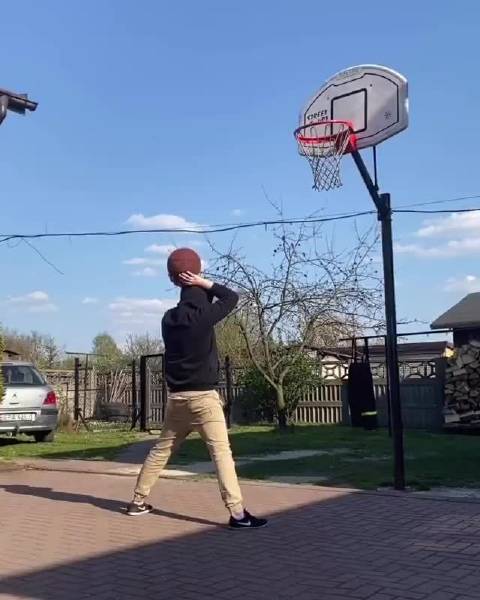 登哥单节14分3助攻引爆全场 欧文哈登三分惊艳