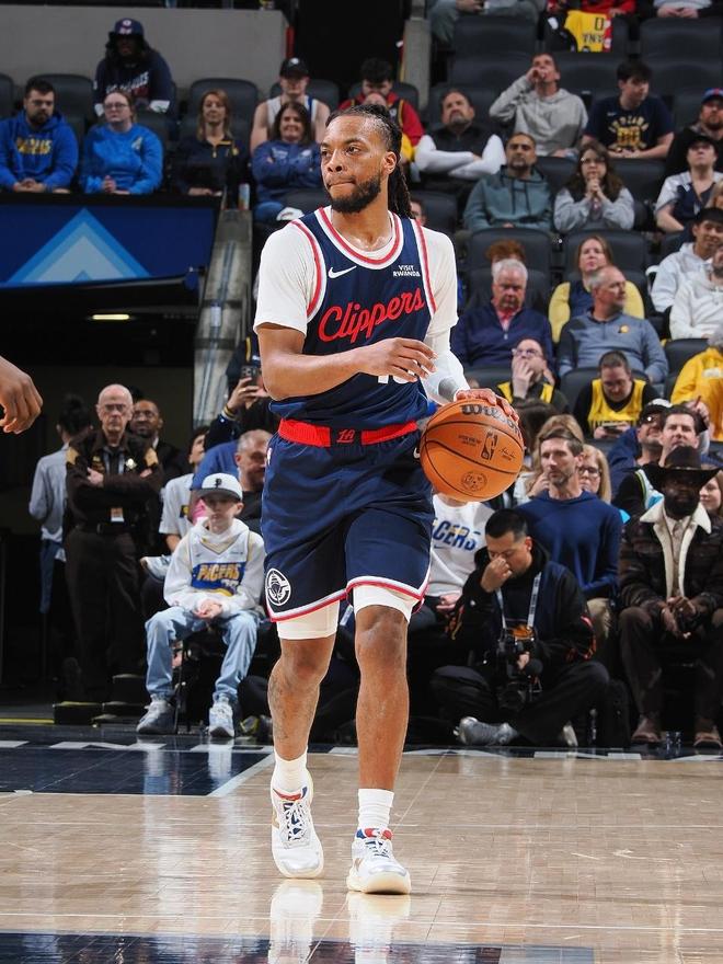 莱昂纳德准绝杀助快船逆转步行者，加兰三分里