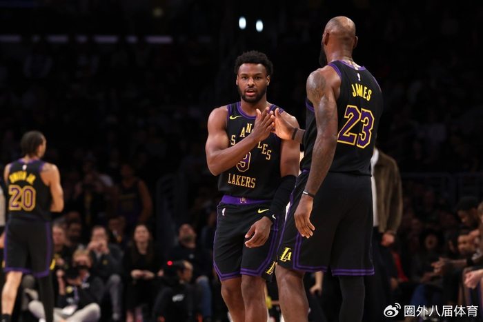 詹姆斯隔扣震撼全场 湖人客场力克步行者
