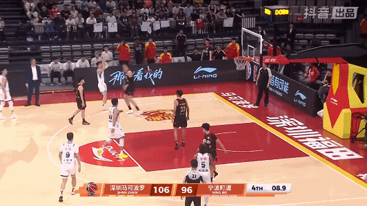 深圳男篮15连胜锁定积分榜第三 贺希宁30+率队胜