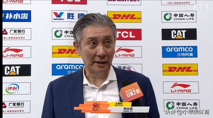 深圳男篮15连胜锁定积分榜第三 贺希宁30+率队胜