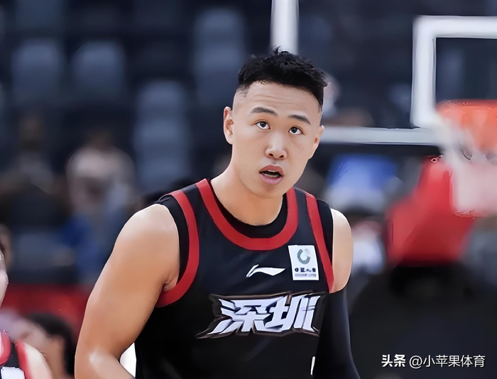 深圳男篮15连胜锁定积分榜第三 贺希宁30+率队胜